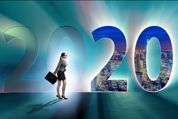 İş kadını ve yeni yıl konsepti 2020 — Stok fotoğraf