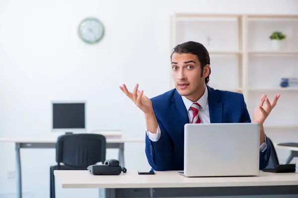 Young male businessman sitting in the office — Stock Photo, Image