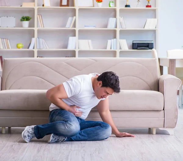 Hombre enfermo de estómago y vómitos — Foto de Stock