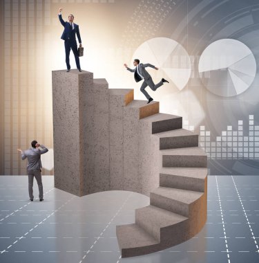 İş adamlarıyla merdivenlerde iş konsepti