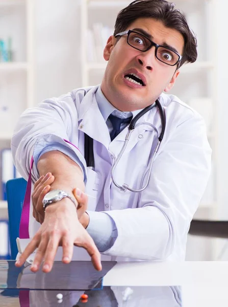 Doctor drug addict in the hospital — Stock Photo, Image