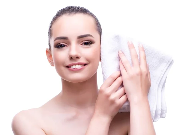 Mujer en concepto de belleza con toalla bañera de hidromasaje — Foto de Stock
