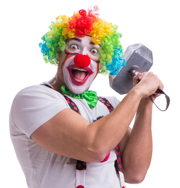 Смешной клоун с молотком на белом фоне — стоковое фото