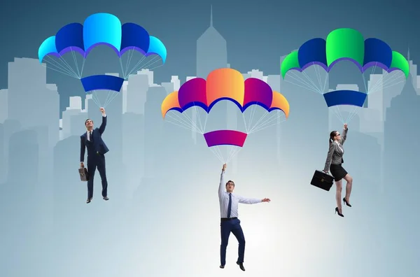 Empresarios cayendo en paracaídas — Foto de Stock
