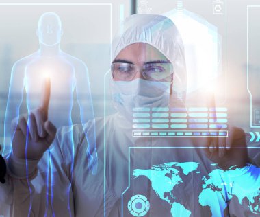 Genç doktorla teletıp sağlık konsepti