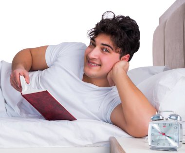Yatakta uykusuzluk çeken bir adam.