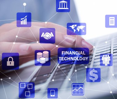 Finans teknolojileri fintech kavramı içinde laptop üzerinde eller