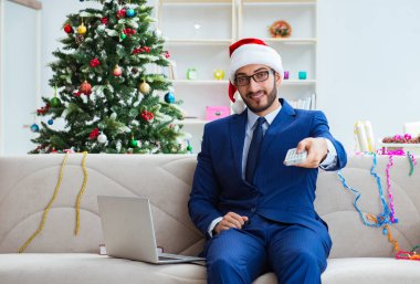 Noel 'de evde çalışan bir iş adamı.