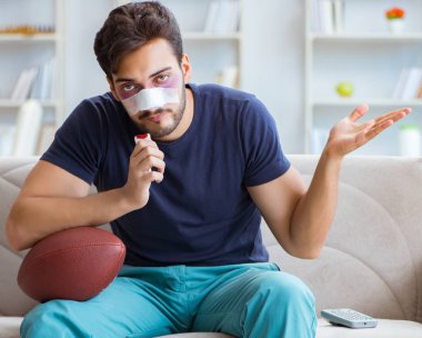 Genç adam spor maçında mağlup oldu.