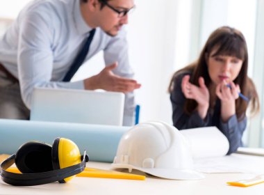 Mühendisler yeni proje üzerinde çalışıyorlar