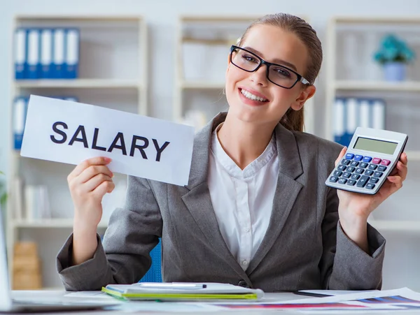 Businesswoman sitting in office with message — Stock Photo, Image