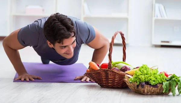 De mens die de voordelen van gezond eten en sporten bevordert — Stockfoto