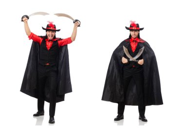 Karnaval paltolu genç adam beyaz bir kılıçla izole edilmiş.