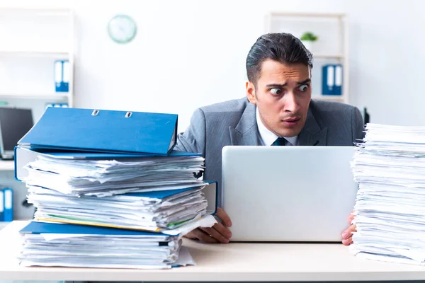 Businessman with heavy paperwork workload — Stock Photo, Image