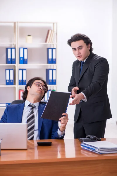 Boss and his male assistant working in the office — Stock Photo, Image