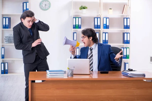 Boss and his male assistant working in the office — Stock Photo, Image