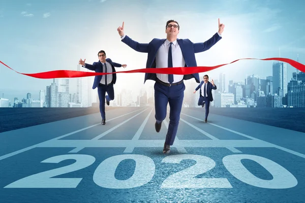 Geschäftsmann im Konzept für das neue Jahr 2020 — Stockfoto
