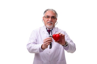 Yaşlı erkek doktor beyazı izole etmiş.