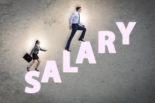Erkek ve kadın arasında eşit olmayan maaş kavramı — Stok fotoğraf
