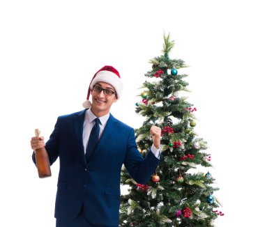 Beyaz üzerine izole edilmiş yılbaşı ağacı dekore eden iş adamı.