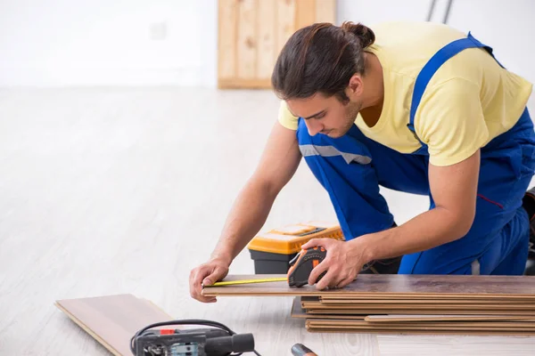 Young male contractor working indoors — Stock Photo, Image