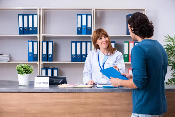 Young patient at the reception in the hospital — Stock Photo, Image