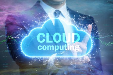 Kadın tuşlara basarken bulut hesaplama kavramı