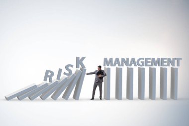 Risk yönetimi kavramında iş adamı