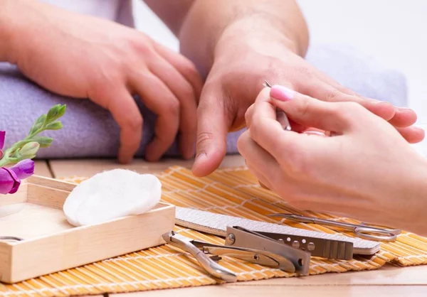 Conceito de manicure de mão para homem — Fotografia de Stock