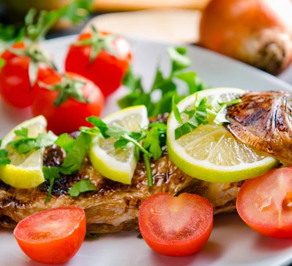 The fried fish served on the plate — Stock Photo, Image