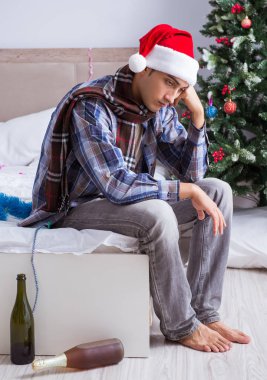 Adam noel partisinden sonra akşamdan kalma.