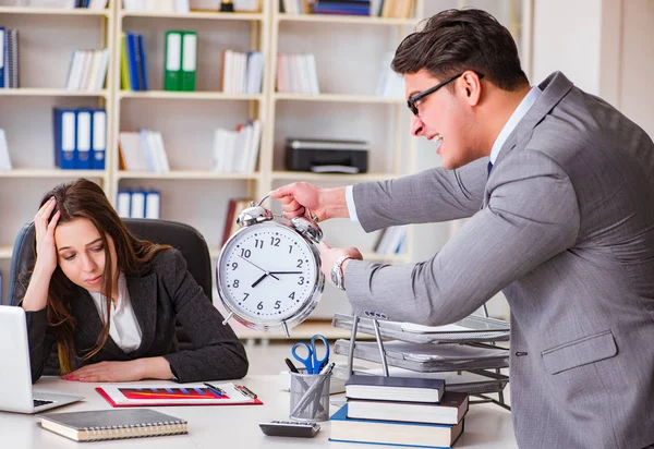 Office conflict between man and woman — Stock Photo, Image