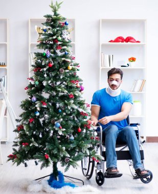 Sakatlanan adam Noel 'i evde kutluyor