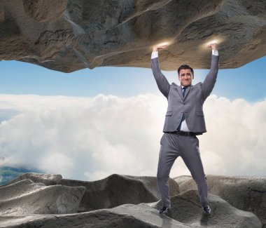 Baskı altında taşı destekleyen iş adamı