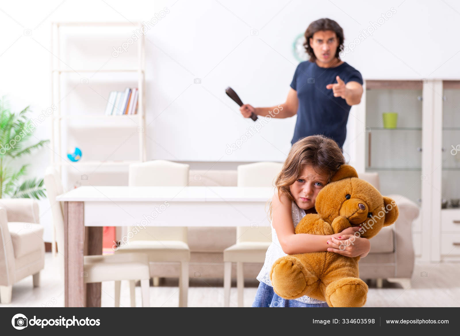 Фильм где отец запер дочь в подвале. Папа накажет дочь русский. Папа наказал. Папа наказание. Папа наказывает дочь ремнем.