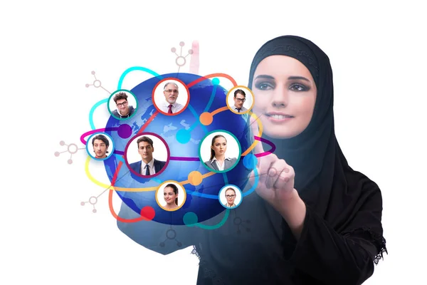 Conceito de rede social com mulher muçulmana — Fotografia de Stock