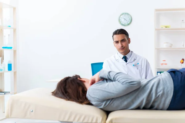 Mentally ill woman patient during doctor visit — Stock Photo, Image