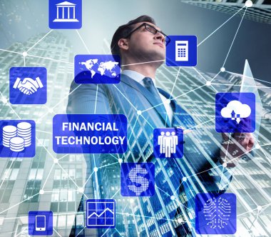 Fintech Fintech 'te dizüstü bilgisayarı olan bir iş kadını.