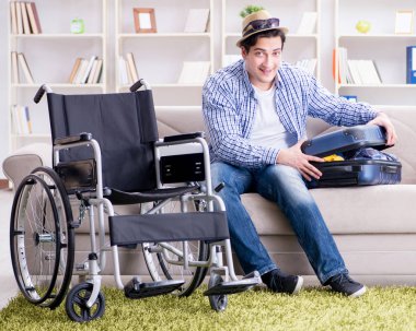 Genç engelli adam yaz tatiline hazırlanıyor