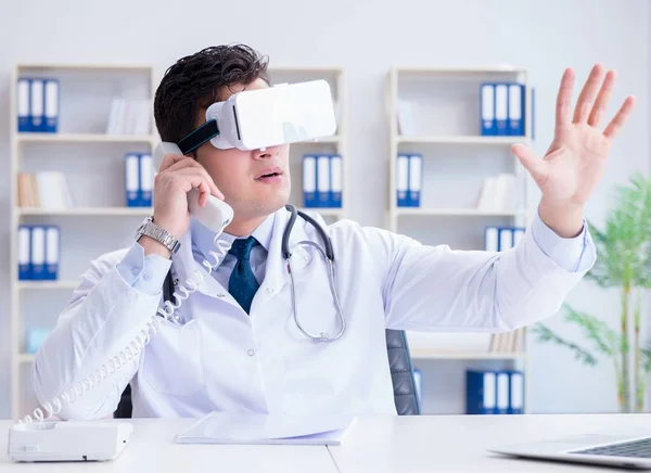 Young doctor with vr virtual reality headset working in the offi — Stock Photo, Image