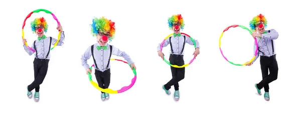 Drôle clown avec hula hoop sur blanc — Photo