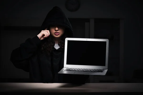 Female hacker hacking security firewall late in office — Stock Photo, Image