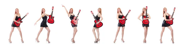 Жіночий гітарний виконавець ізольовано на білому — стокове фото