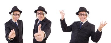 Çizgili takım elbiseli komik bir beyefendi beyazın üzerinde yalnız.