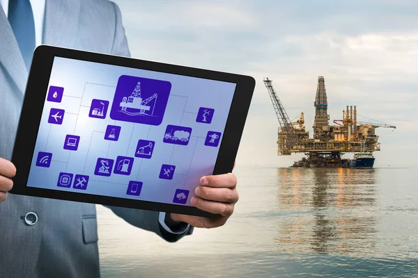Oil worker in remote operations concept in oil industry — Stock Photo, Image