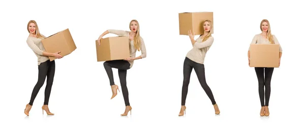 Жінка з коробками переїжджає в новий будинок ізольовано на білому — стокове фото