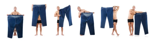 Homem em dieta conceito com jeans de grandes dimensões — Fotografia de Stock