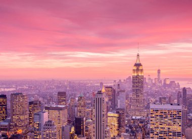 Günbatımında New York Manhattan 'ın gece manzarası