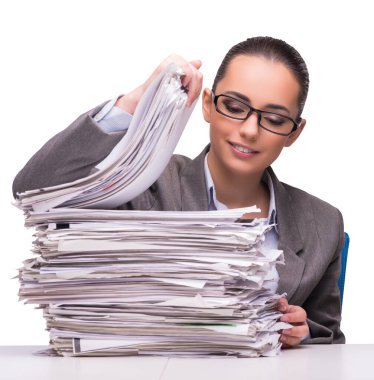 Ofisteki genç iş kadını beyazlardan soyutlanmış.