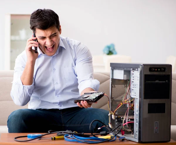Angry customer trying to repair computer with phone support — Stock Photo, Image